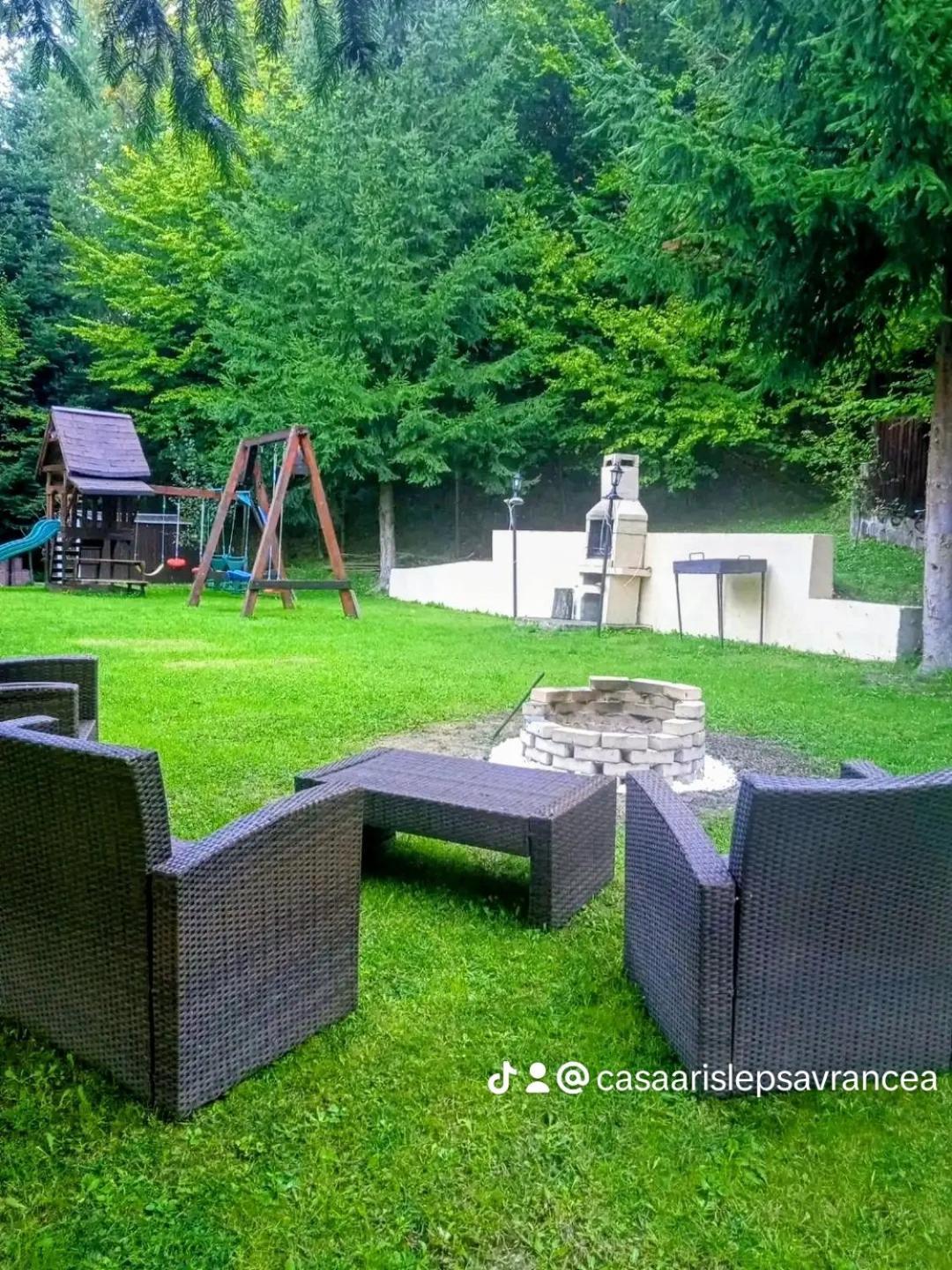 Hotel Casa Aris Lepsa Vrancea Esterno foto